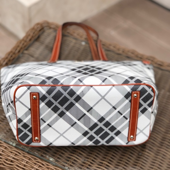 NWT Dooney&Bourke was plaid large zip shopper tote - Picture 4 of 6